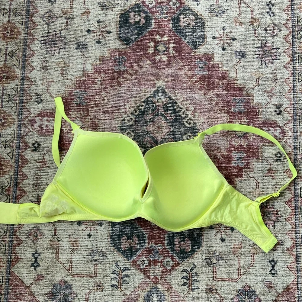 Victoria’s Secret plunge bra size 32 DD - Picture 2 of 3